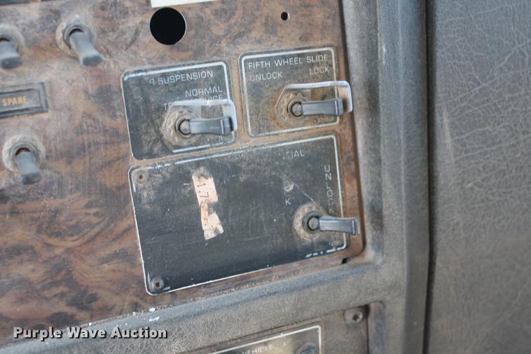 image for item DB5130 1990 Kenworth T600 tank truck