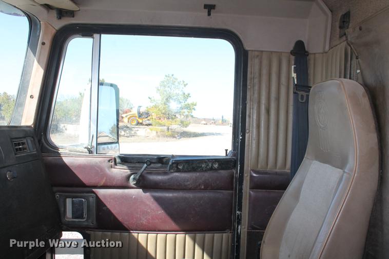 image for item DB5130 1990 Kenworth T600 tank truck