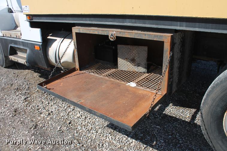 image for item DB5130 1990 Kenworth T600 tank truck