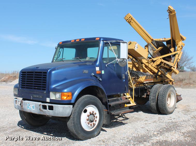 image for item DB5132 1996 International 4700 truck with Vermeer tree spade