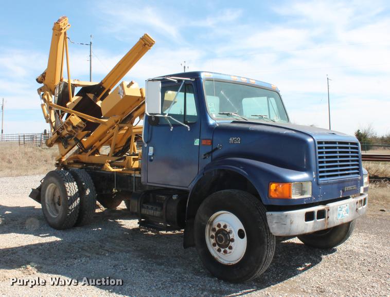 image for item DB5132 1996 International 4700 truck with Vermeer tree spade