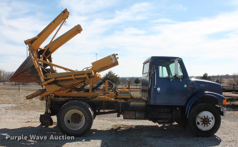 image for item DB5132 1996 International 4700 truck with Vermeer tree spade