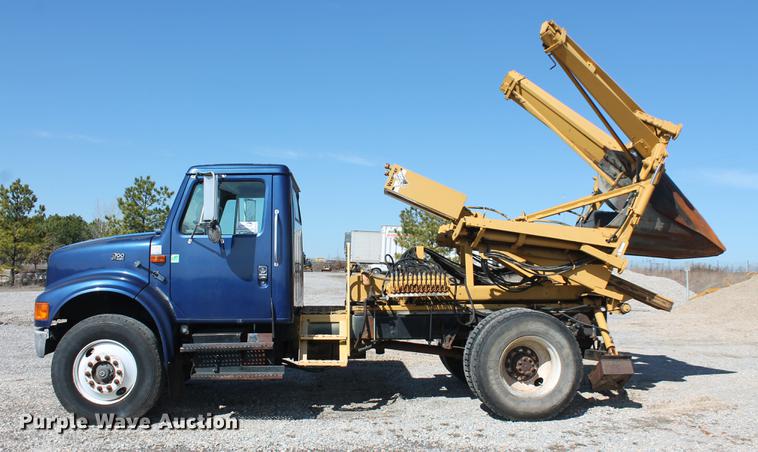 image for item DB5132 1996 International 4700 truck with Vermeer tree spade