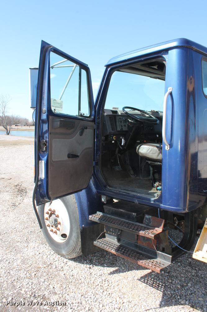 image for item DB5132 1996 International 4700 truck with Vermeer tree spade