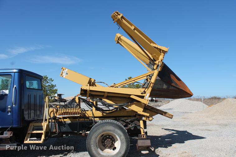 image for item DB5132 1996 International 4700 truck with Vermeer tree spade