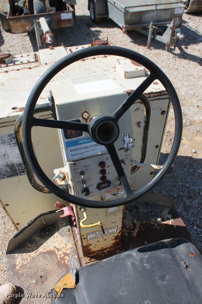 image for item DB5139 1990 Ingersoll Rand DD-25 double drum roller