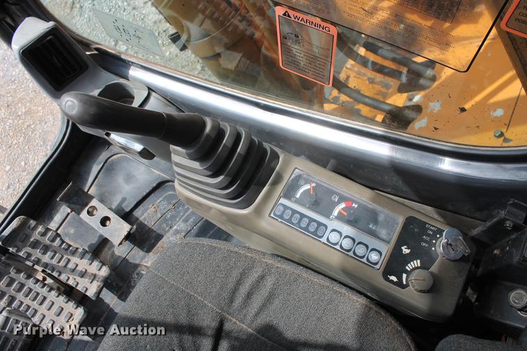 image for item DB5141 2005 Case CX225SR excavator