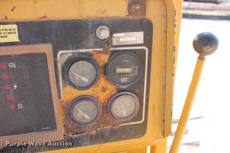 image for item DB5142 1990 Caterpillar D6H Series II dozer