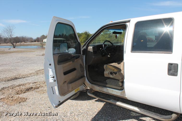 image for item DB5143 2001 Ford F350 Super Duty XL Crew Cab flatbed pickup truck