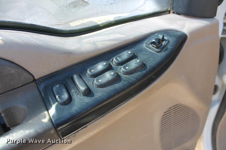 image for item DB5143 2001 Ford F350 Super Duty XL Crew Cab flatbed pickup truck