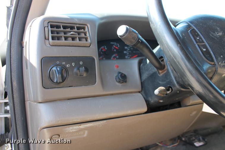 image for item DB5143 2001 Ford F350 Super Duty XL Crew Cab flatbed pickup truck