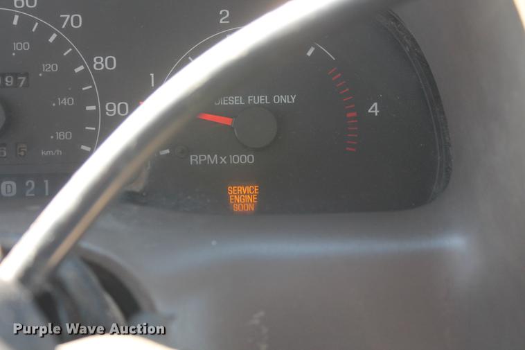 image for item DB5143 2001 Ford F350 Super Duty XL Crew Cab flatbed pickup truck