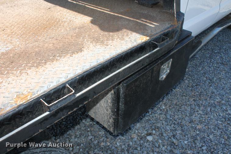 image for item DB5143 2001 Ford F350 Super Duty XL Crew Cab flatbed pickup truck