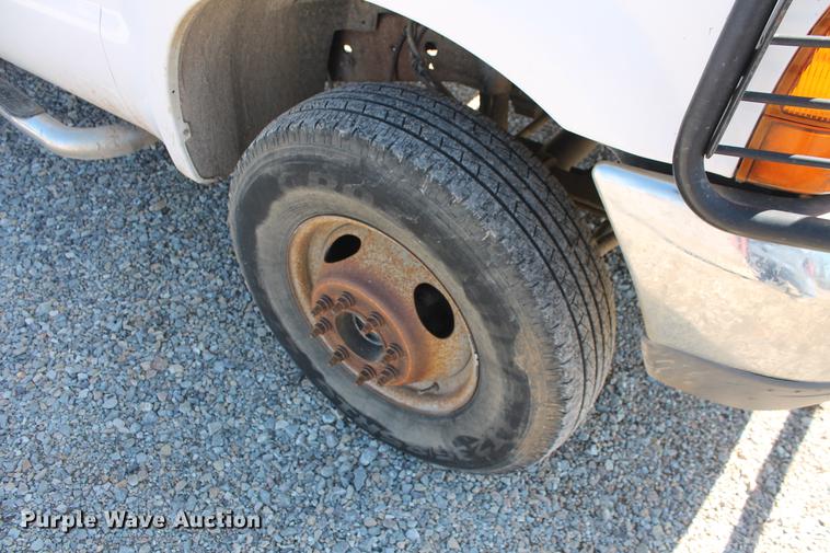 image for item DB5143 2001 Ford F350 Super Duty XL Crew Cab flatbed pickup truck