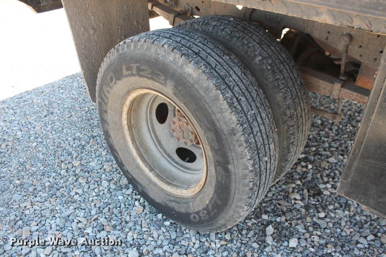 image for item DB5143 2001 Ford F350 Super Duty XL Crew Cab flatbed pickup truck