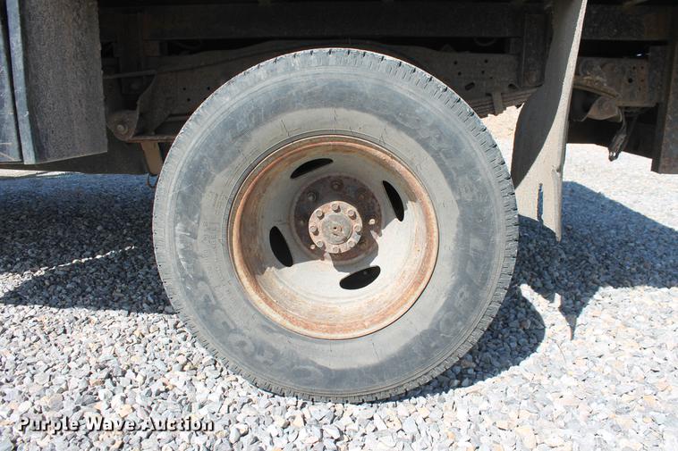 image for item DB5143 2001 Ford F350 Super Duty XL Crew Cab flatbed pickup truck