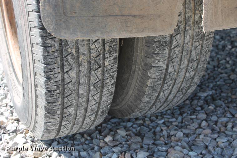 image for item DB5143 2001 Ford F350 Super Duty XL Crew Cab flatbed pickup truck