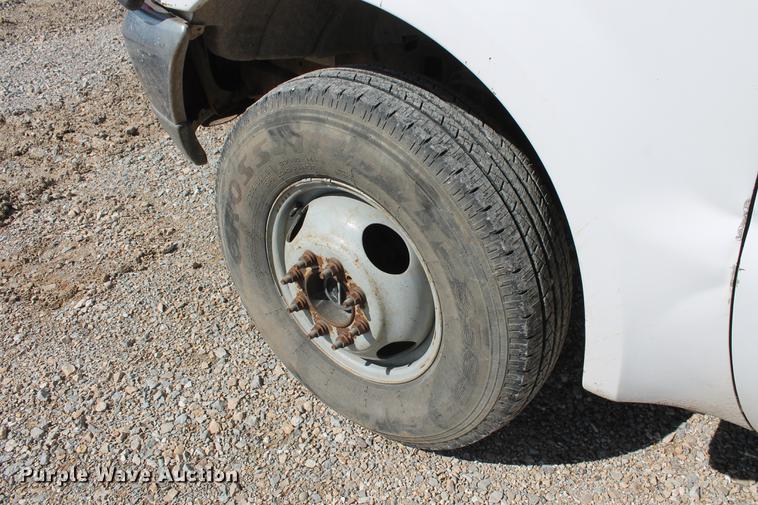 image for item DB5143 2001 Ford F350 Super Duty XL Crew Cab flatbed pickup truck