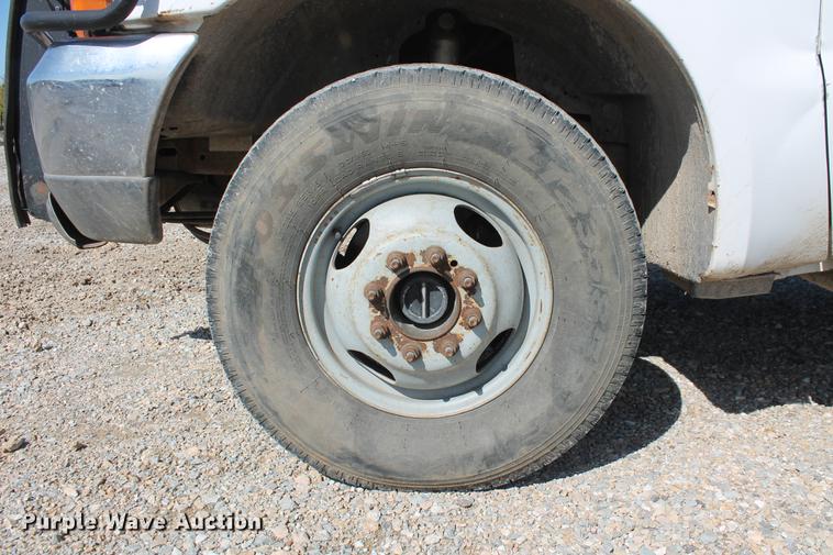 image for item DB5143 2001 Ford F350 Super Duty XL Crew Cab flatbed pickup truck