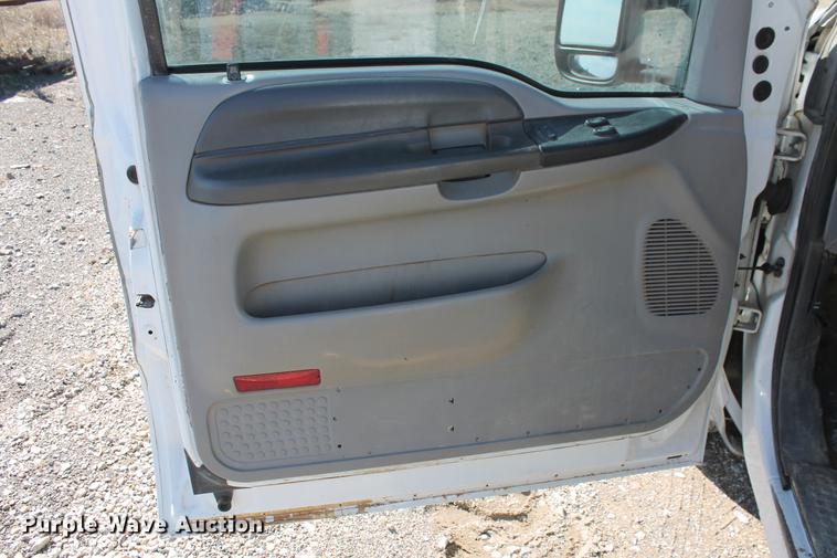 image for item DB5144 1999 Ford F350 Super Duty XLT SuperCab flatbed pickup truck