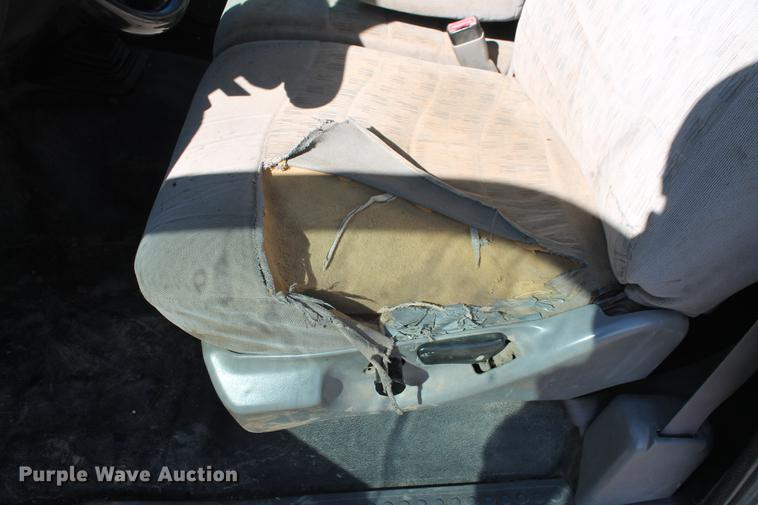 image for item DB5144 1999 Ford F350 Super Duty XLT SuperCab flatbed pickup truck