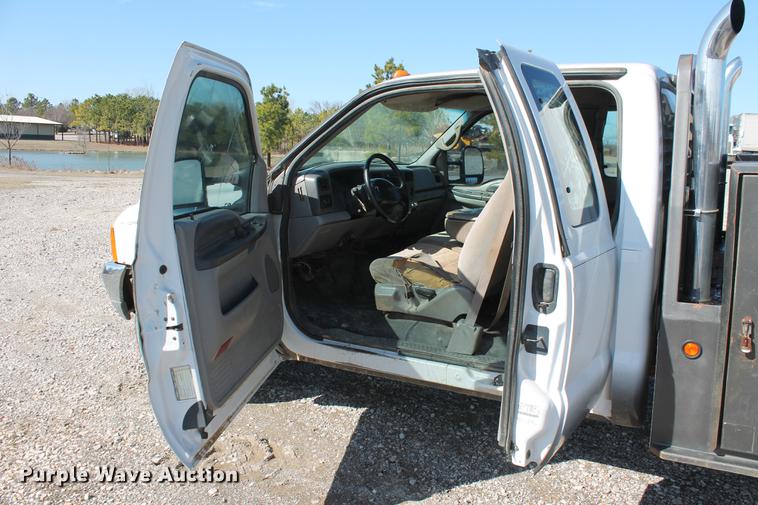 image for item DB5144 1999 Ford F350 Super Duty XLT SuperCab flatbed pickup truck