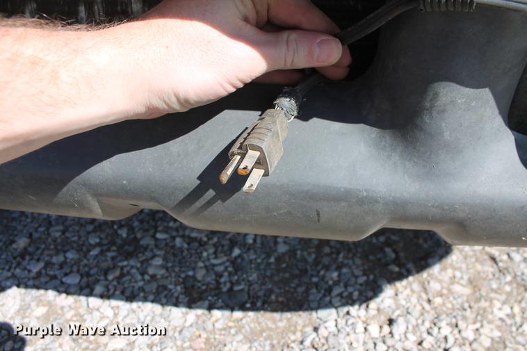 image for item DB5144 1999 Ford F350 Super Duty XLT SuperCab flatbed pickup truck