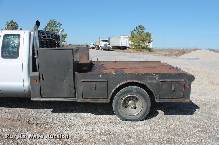 image for item DB5144 1999 Ford F350 Super Duty XLT SuperCab flatbed pickup truck