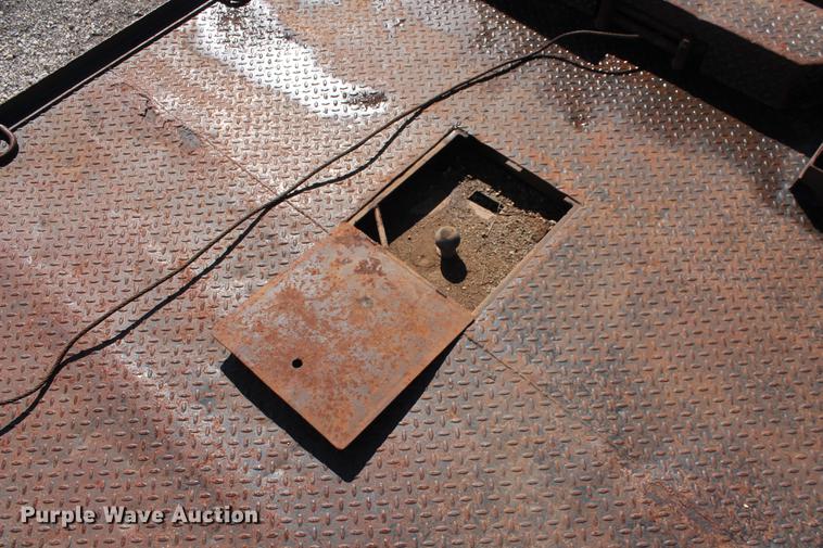 image for item DB5144 1999 Ford F350 Super Duty XLT SuperCab flatbed pickup truck