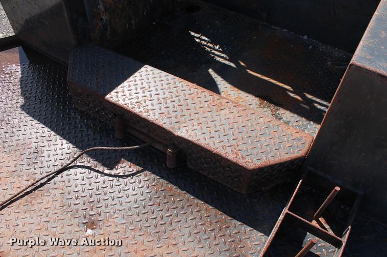 image for item DB5144 1999 Ford F350 Super Duty XLT SuperCab flatbed pickup truck