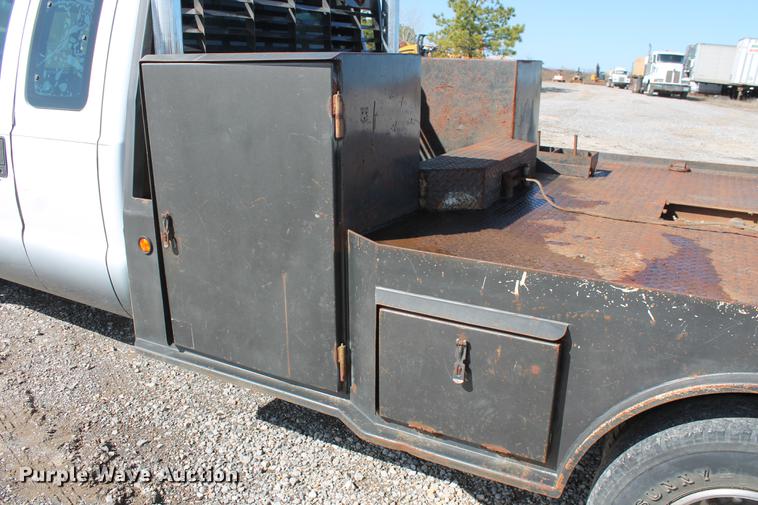 image for item DB5144 1999 Ford F350 Super Duty XLT SuperCab flatbed pickup truck