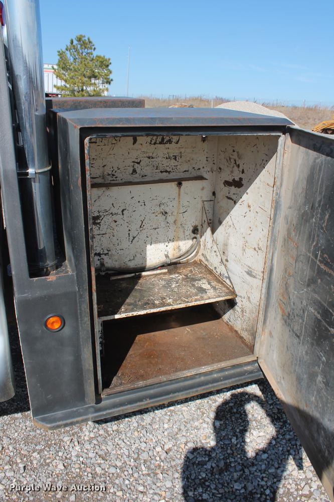 image for item DB5144 1999 Ford F350 Super Duty XLT SuperCab flatbed pickup truck