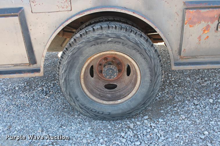 image for item DB5144 1999 Ford F350 Super Duty XLT SuperCab flatbed pickup truck