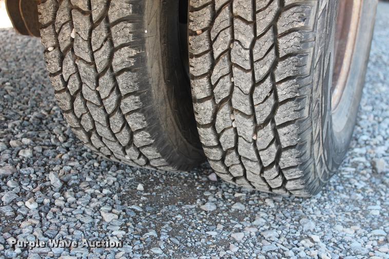 image for item DB5144 1999 Ford F350 Super Duty XLT SuperCab flatbed pickup truck