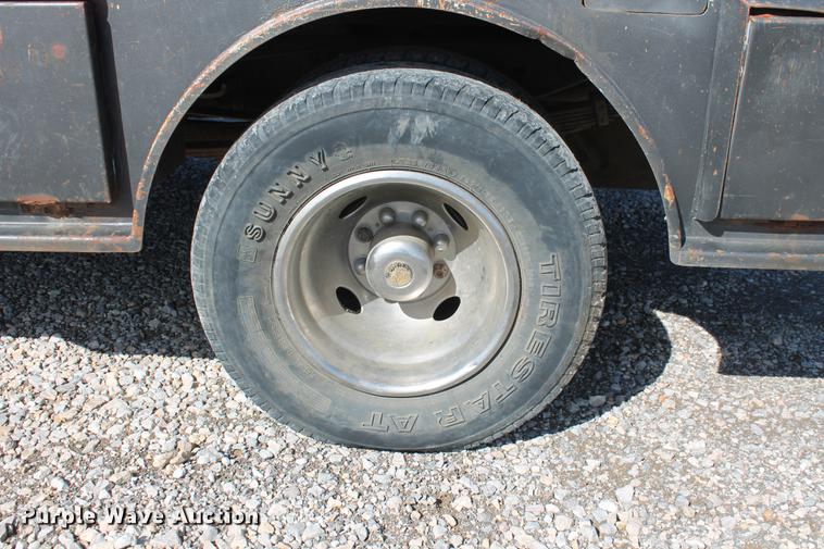 image for item DB5144 1999 Ford F350 Super Duty XLT SuperCab flatbed pickup truck