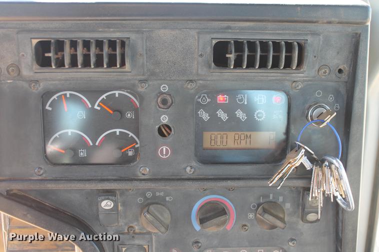 image for item DB5167 2006 Caterpillar D6R XL Series III dozer