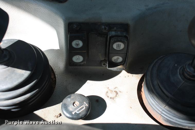 image for item DB5167 2006 Caterpillar D6R XL Series III dozer