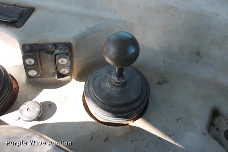 image for item DB5167 2006 Caterpillar D6R XL Series III dozer