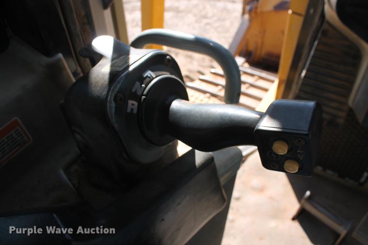 image for item DB5167 2006 Caterpillar D6R XL Series III dozer
