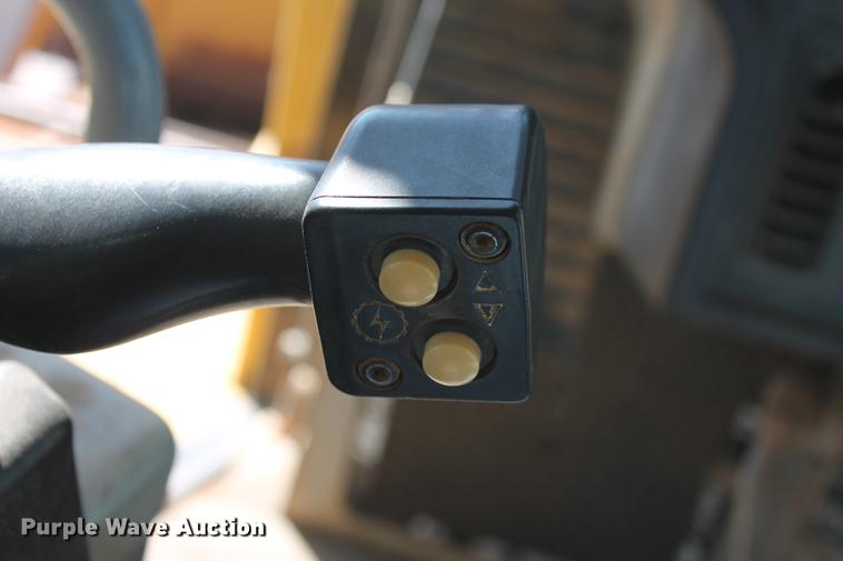 image for item DB5167 2006 Caterpillar D6R XL Series III dozer