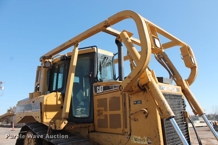 image for item DB5167 2006 Caterpillar D6R XL Series III dozer