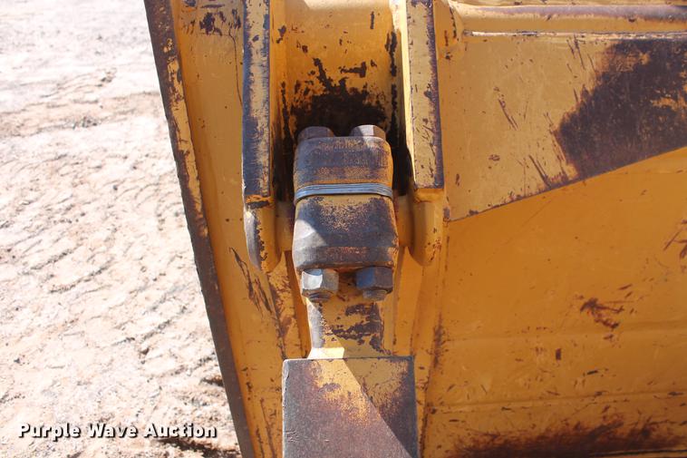 image for item DB5167 2006 Caterpillar D6R XL Series III dozer