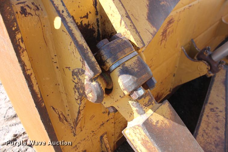 image for item DB5167 2006 Caterpillar D6R XL Series III dozer