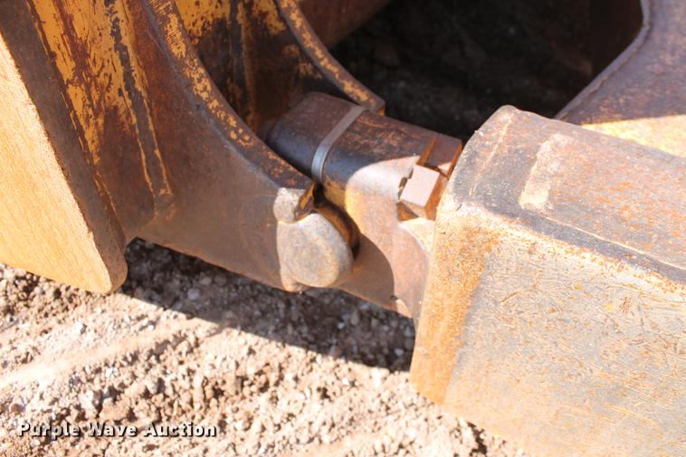 image for item DB5167 2006 Caterpillar D6R XL Series III dozer