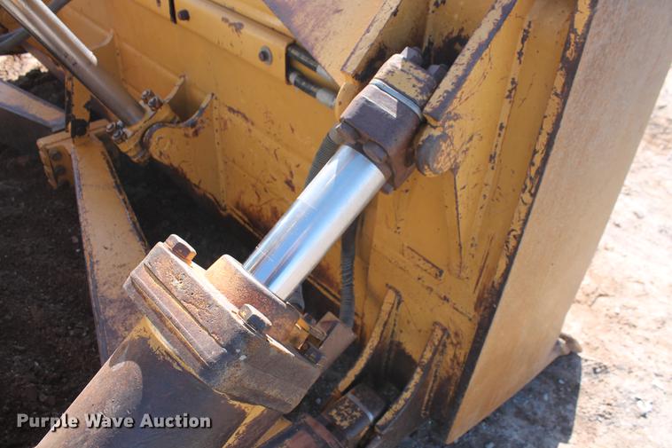 image for item DB5167 2006 Caterpillar D6R XL Series III dozer