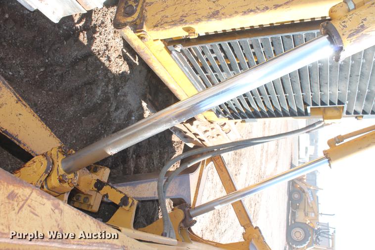 image for item DB5167 2006 Caterpillar D6R XL Series III dozer