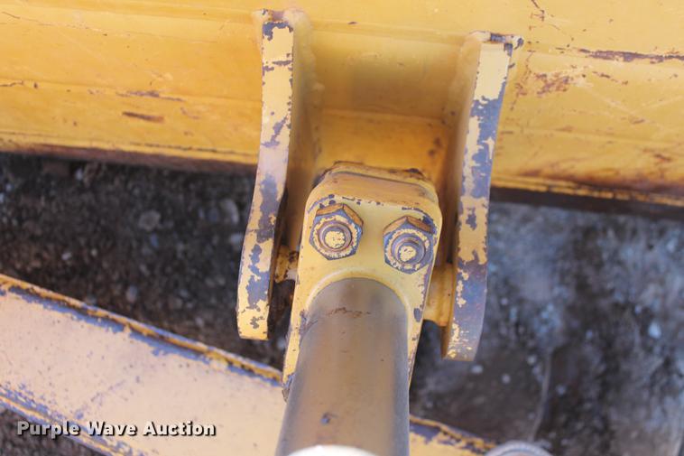 image for item DB5167 2006 Caterpillar D6R XL Series III dozer