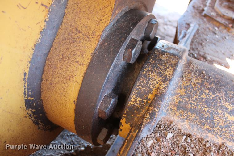 image for item DB5167 2006 Caterpillar D6R XL Series III dozer