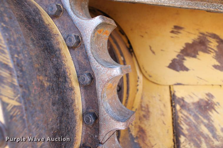 image for item DB5167 2006 Caterpillar D6R XL Series III dozer