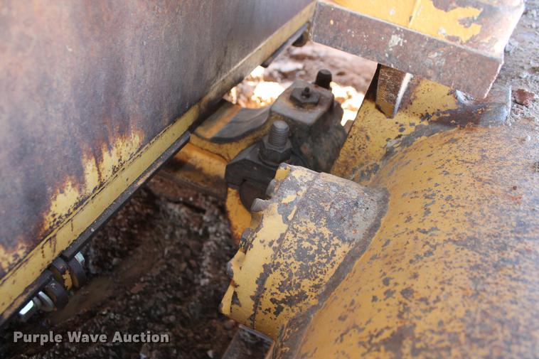 image for item DB5167 2006 Caterpillar D6R XL Series III dozer